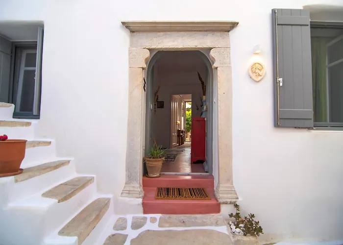 Quartano Paros Naousa