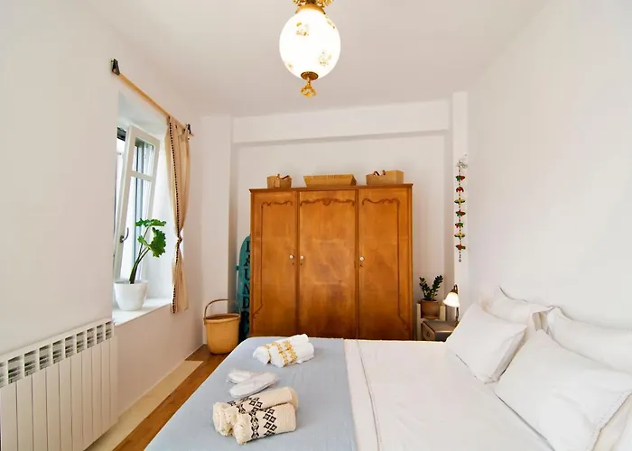 Quartano Paros Naousa